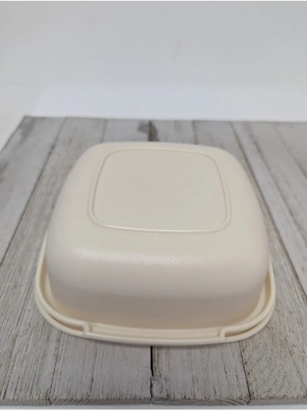 Rubbermaid 2 Cup Storage Container #2243 Square Servin Saver Almond Excellent